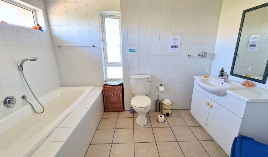 7 Bedroom Property for Sale in Wavecrest Eastern Cape